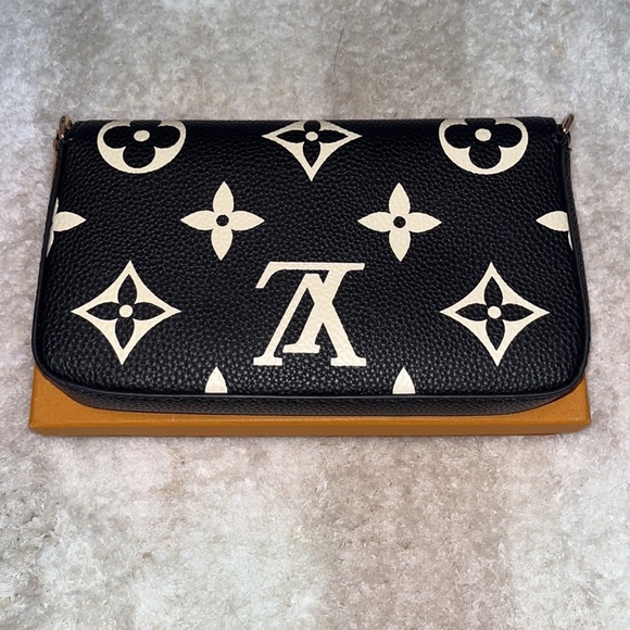 Crossbody Purse - Picture 2 of 9